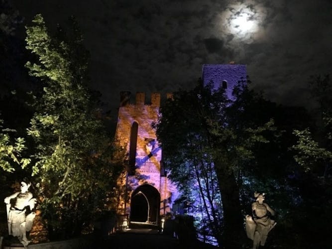 Gropparello Castle guided historical tour by night
