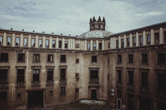 Visita guiada a los edificios administrativos de la acería de Nowa Huta en Cracovia