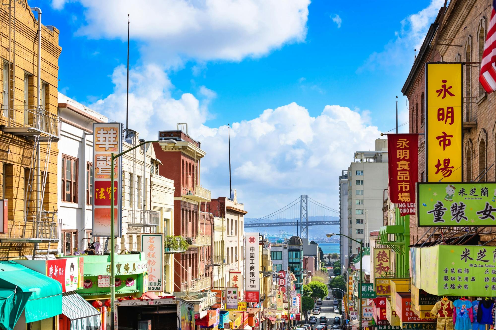 Besichtigen Sie Chinatown von San Francisco im Erkundungsspiel The Warrior Cat
