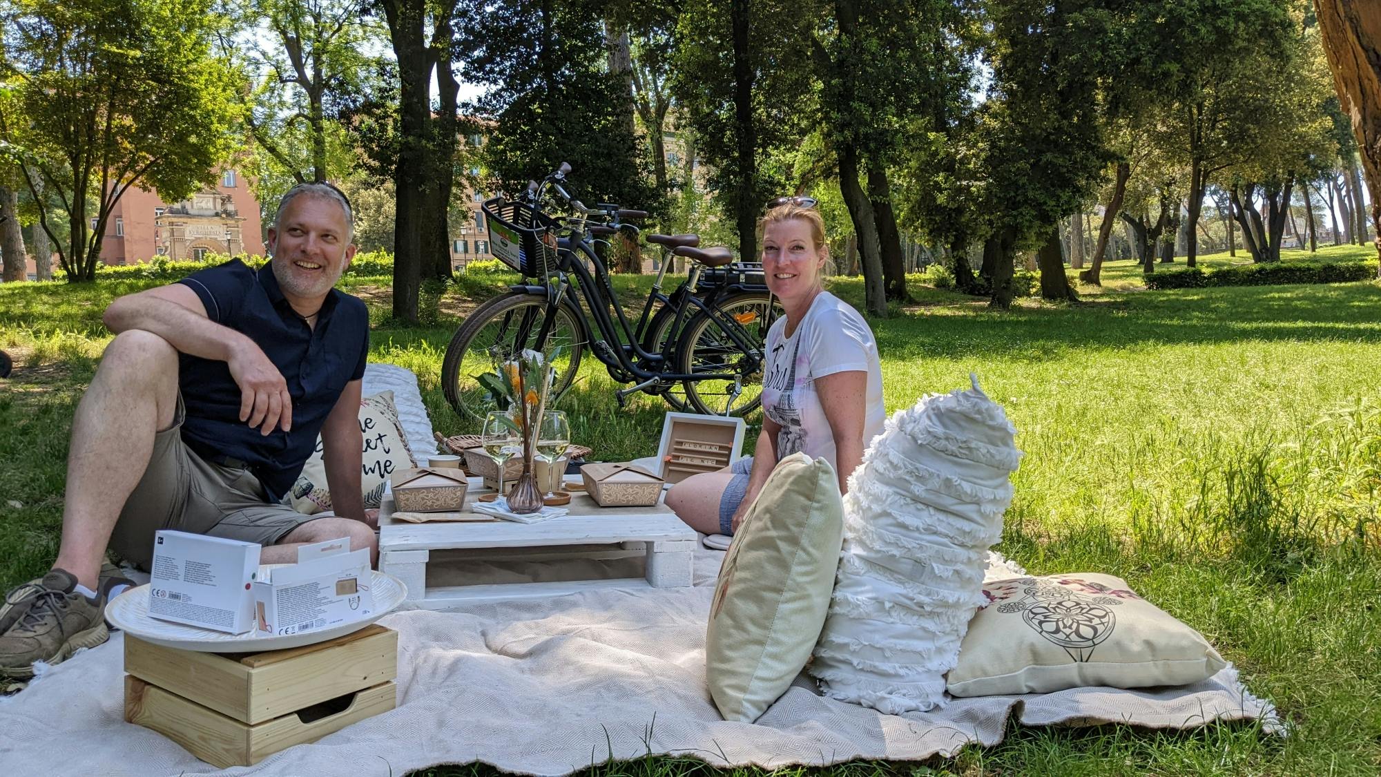 Villa Borghese e-bike tour with optional picnic