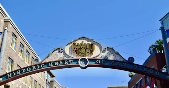 Tour San Diego Gaslamp District with an exploration game app