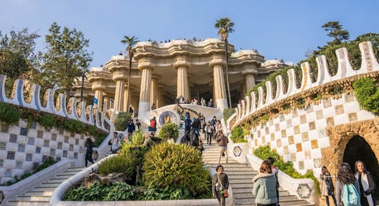 Wycieczka z przewodnikiem po parku Güell z wejściem bez kolejki