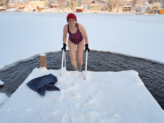 Finnish sauna and winter swimming in Oravi