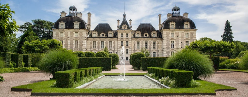 Loire Valley bike tour with visit of Chateau de Cheverny