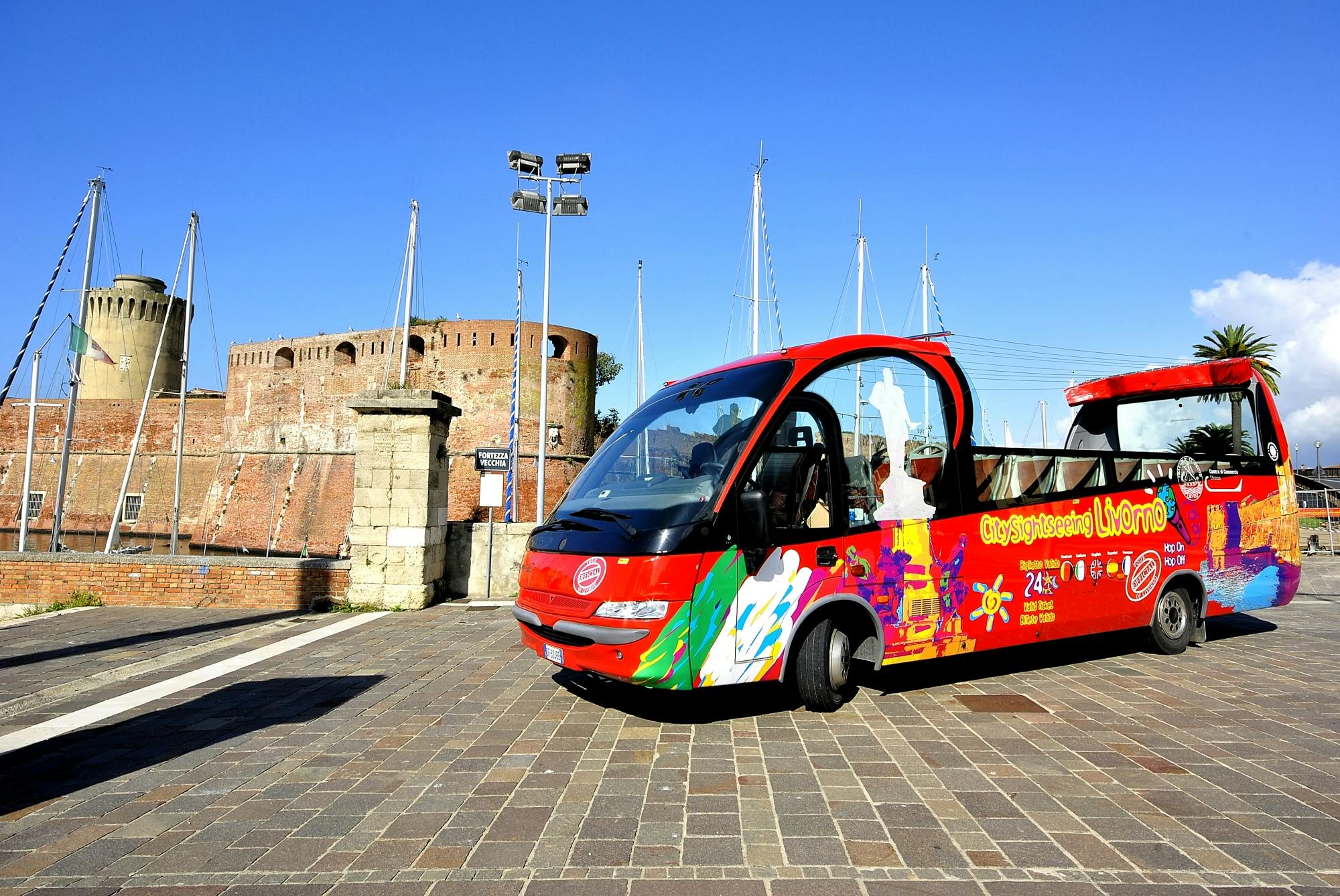 Autobusy z dwupoziomowym autobusem "Livorno hop-on-hop-off"