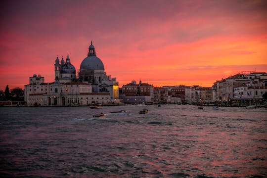 Giro panoramico in barca di Venezia con aperitivo al tramonto