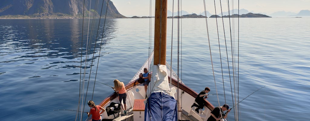 Crociera nel fiordo delle Lofoten e pesca su uno yacht di lusso