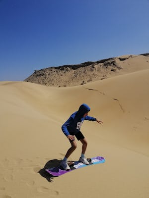 Experiência guiada de sandboard em Essaouira