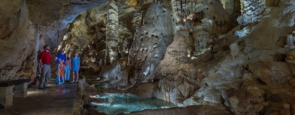 Excursão de descoberta de cavernas de pontes naturais
