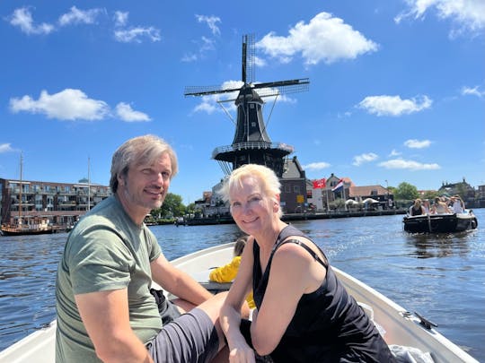 Tour privato della città di Haarlem con crociera sul canale e visita al mulino a vento