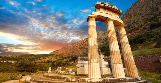 Delphi tour spagnolo guidato di un giorno