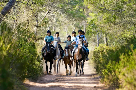 Paardrijrit over de Camí de Cavalls van Menorca