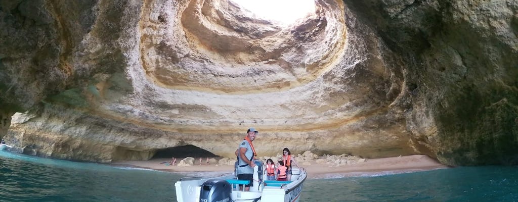 Paseo en barco privado a las cuevas de Benagil y Marinha