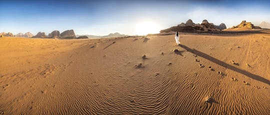 Excursão privada de jipe ao pôr do sol em Wadi Rum saindo de Petra