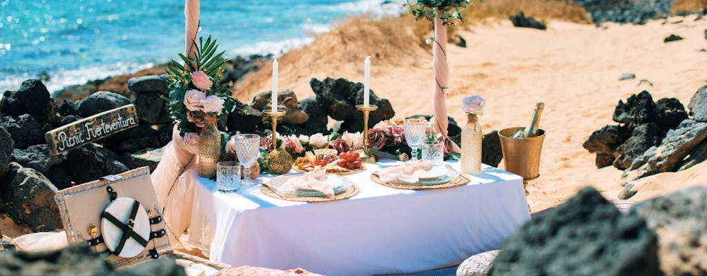 Pique-nique de groupe sur la plage de Fuerteventura Options végétaliennes ou sans gluten