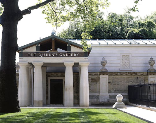 The Queen’s Gallery at Buckingham Palace, Style and Society