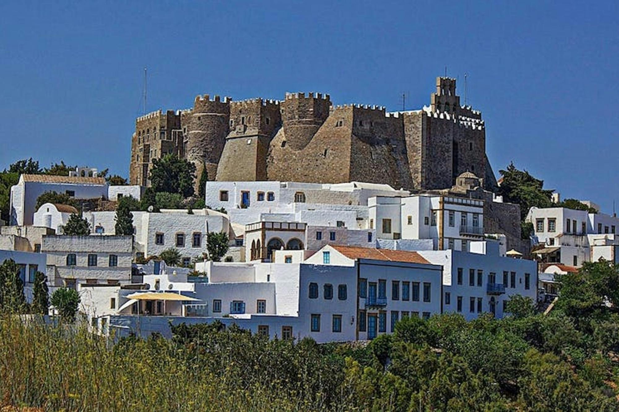 Visite privée en voiture du monastère, de la grotte et de la plage à Patmos