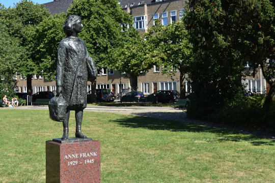 La storia di Anne Frank e il tour a piedi del quartiere