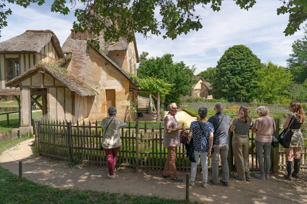 La aldea de María Antonieta: visita guiada por el Petit Trianon y Hamlet