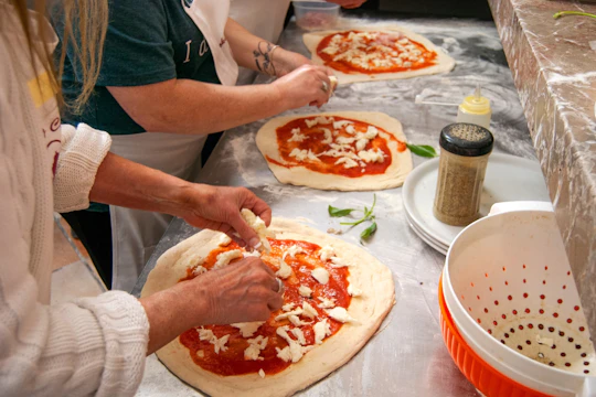 Pizza cooking class in Taormina