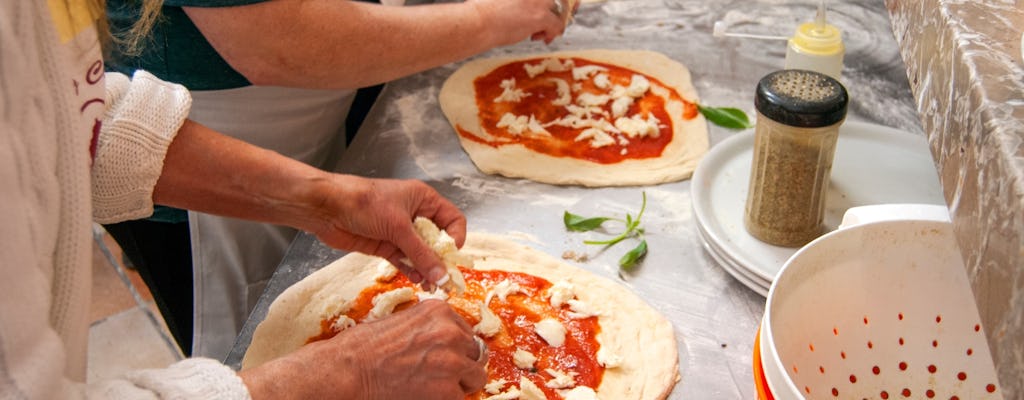Aula de culinária de pizza em Taormina