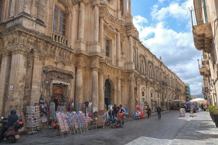 Tour of Noto with a local expert guide