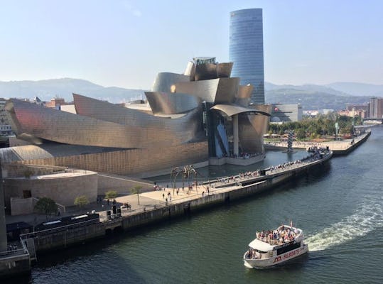 Minivanrondleiding door Bilbao en Gaztelugatxe vanuit San Sebastián