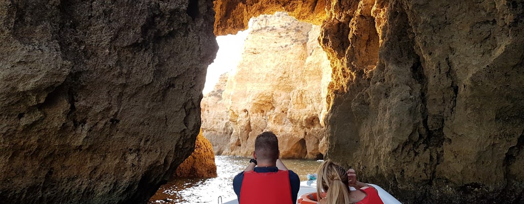 Passeio de barco para grupos pequenos pelas grutas da Ponta da Piedade
