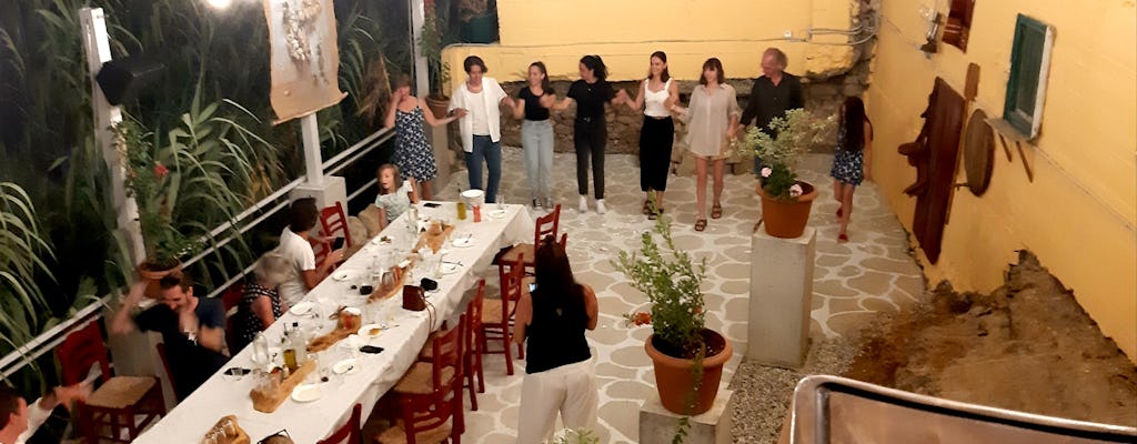 Kissamos: noche griega: rotura de platos, baile y buffet cretense