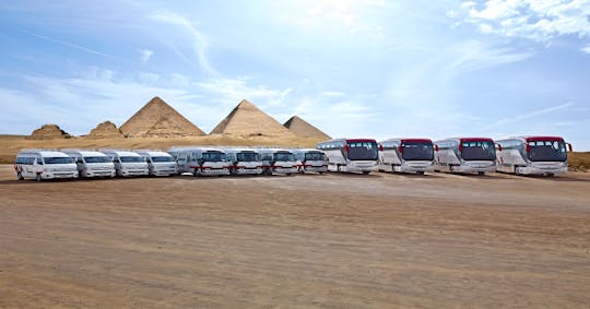 Traslado privado desde la ciudad de Hurghada y El Gouna a El Cairo.