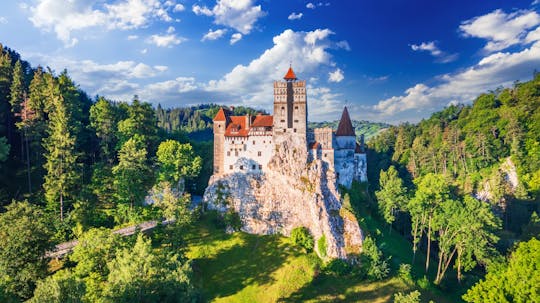 Visita guiada ao Castelo do Drácula, Castelo de Peles e Brasov saindo de Bucareste