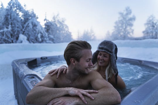 Sauna de neige avec dîner à 3 plats, visite guidée et transfert à Rovaniemi