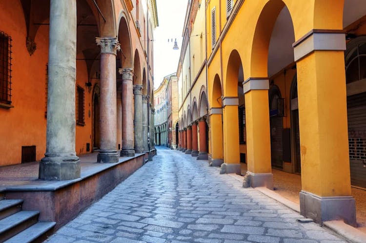 Portici di Bologna and Basilica di San Luca guided tour