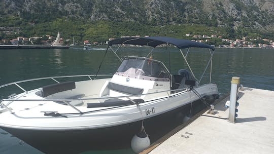 Paseo en barco privado Kotor - Nuestra señora de las rocas-Cueva Azul 9 pasajeros