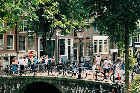 Pierwsza znajomość z pieszą wycieczką z przewodnikiem po Amsterdamie