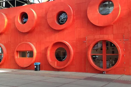 Privately guided tour of contemporary Amsterdam Noord by bike