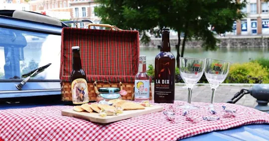 1-hour tour in Lille by Citroën 2CV with tasting