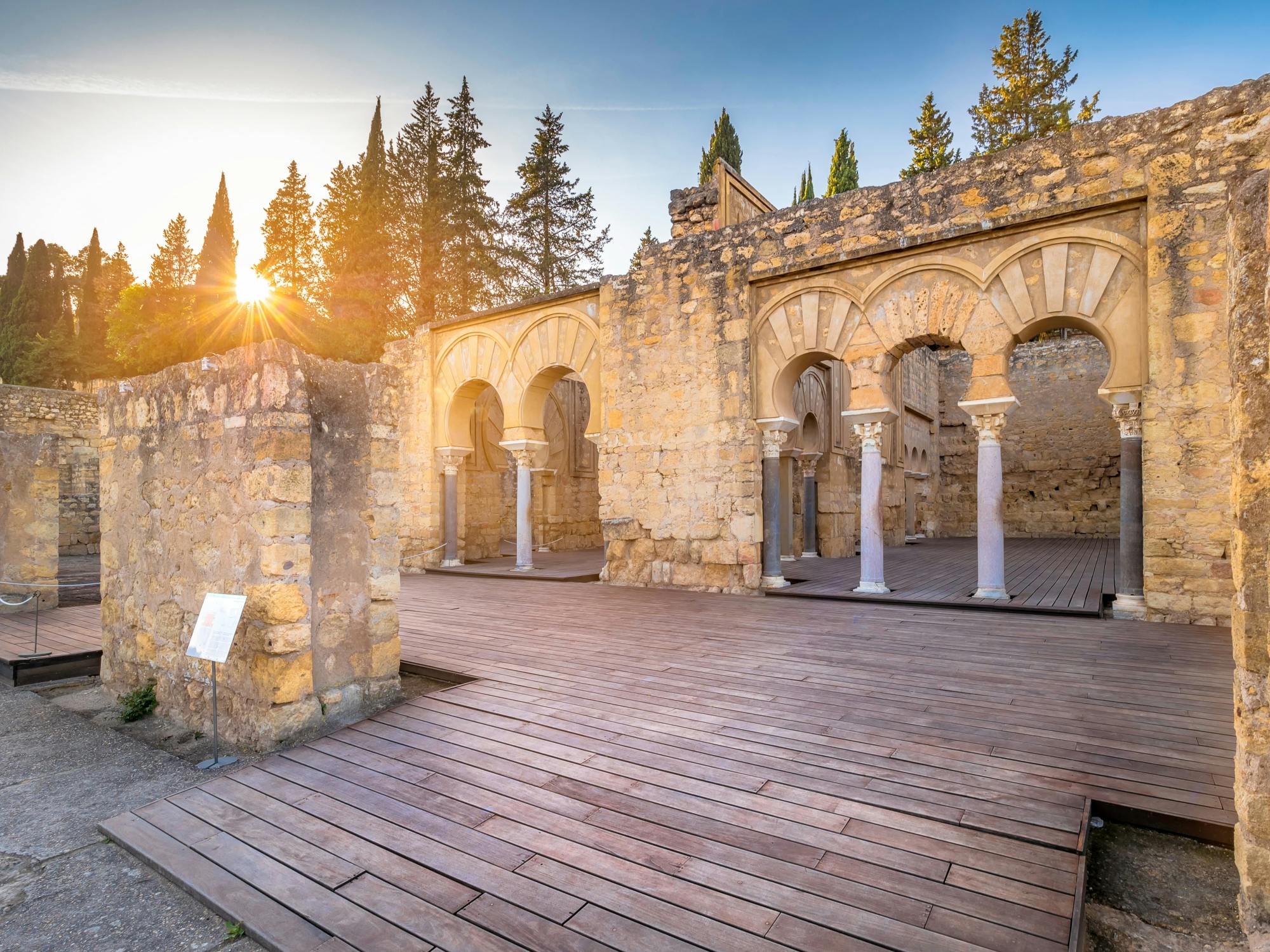 Geführte Tour durch Medina Azahara bei Nacht