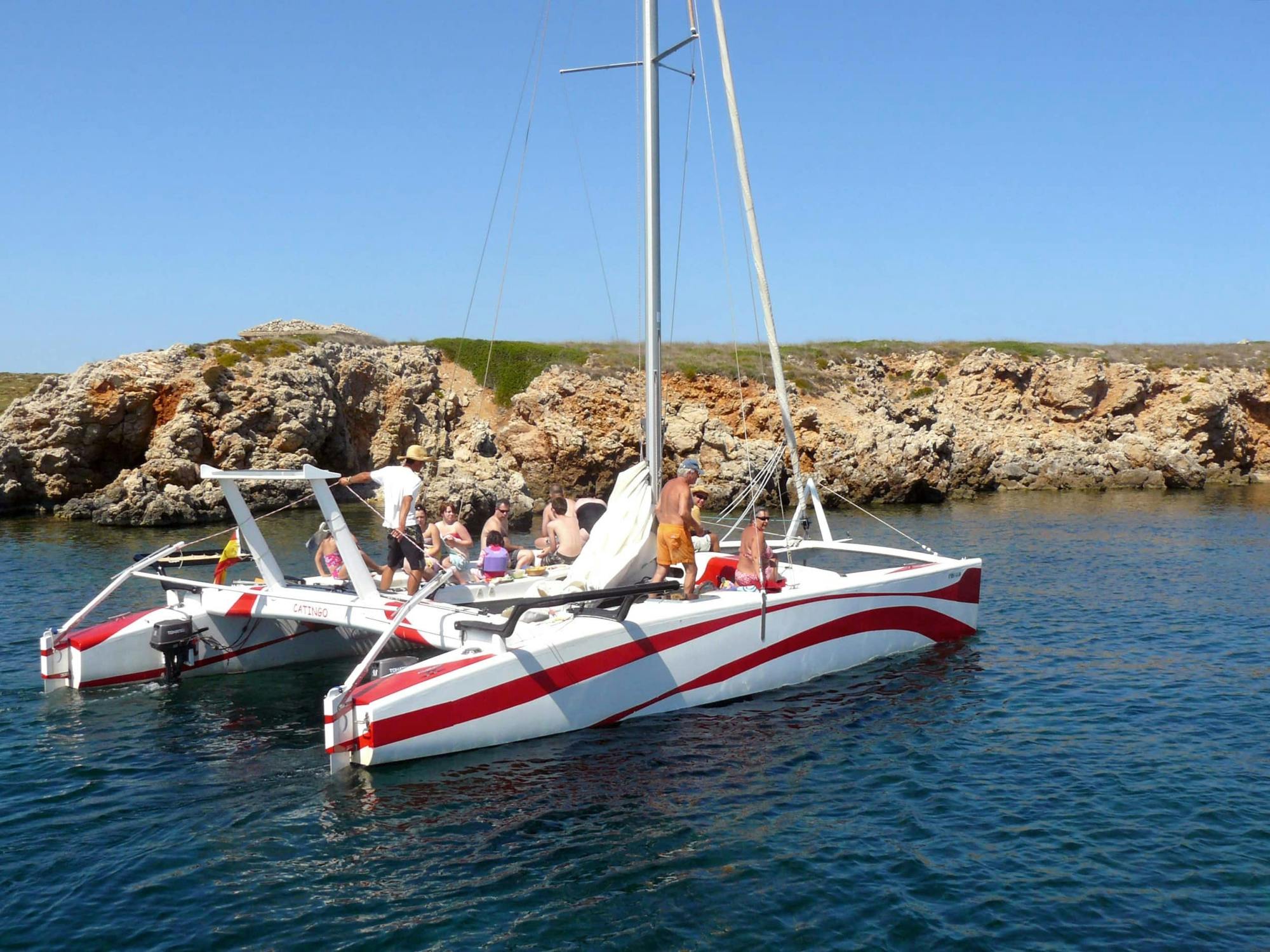 Lej en katamaran på Menorca