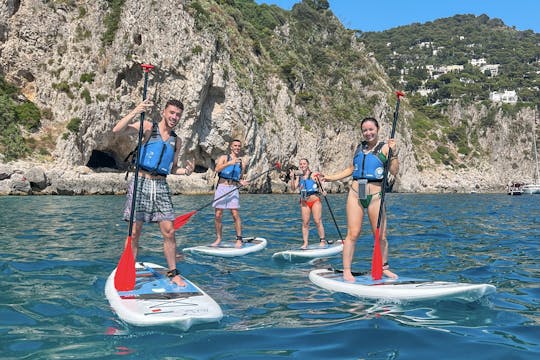 Passeio pelas cavernas e praias de Capri em paddleboard