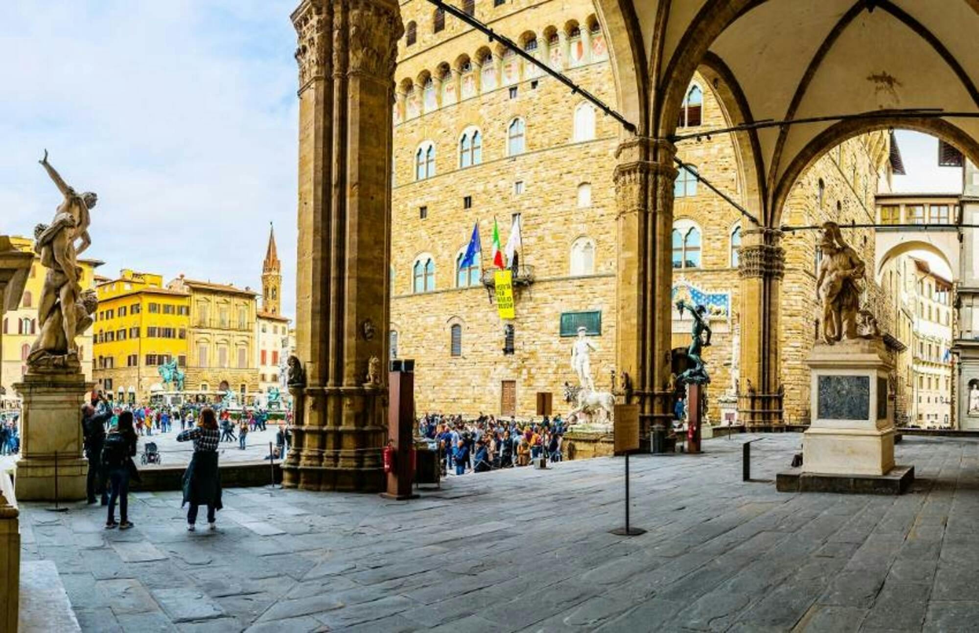 Przeglądaj Palazzo Vecchio i jego wieżę
