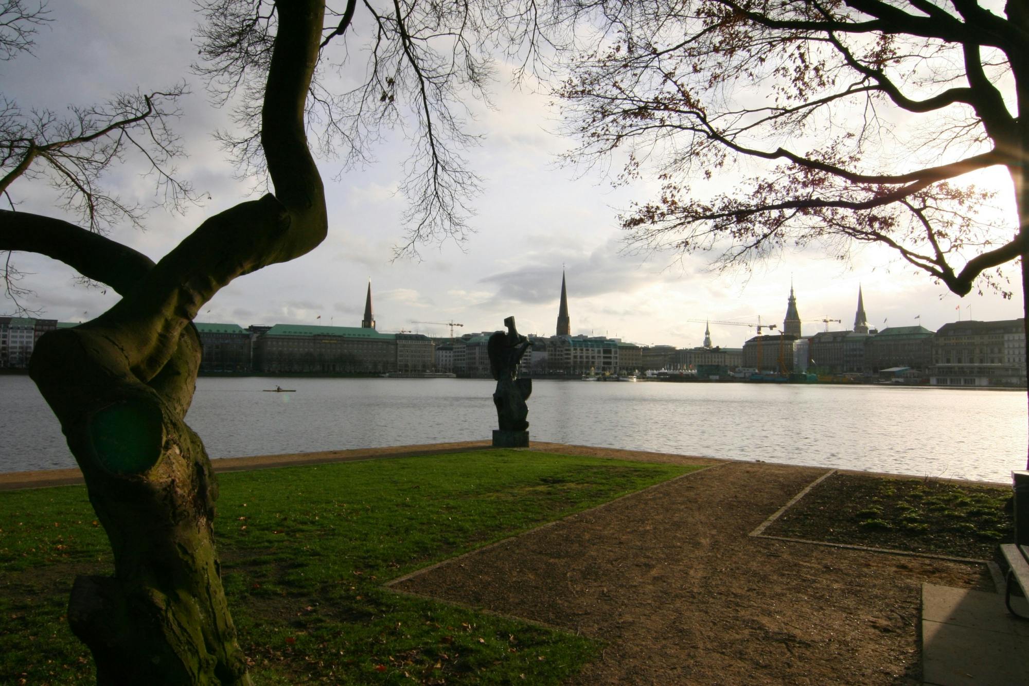 Poetry that alleviates life western Alster literature city tour
