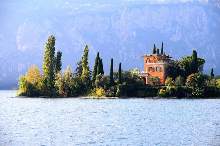 Lake Garda Afternoon Tour by Motorboat
