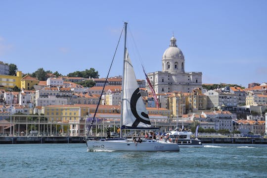 Passeio de barco de dia inteiro em Lisboa