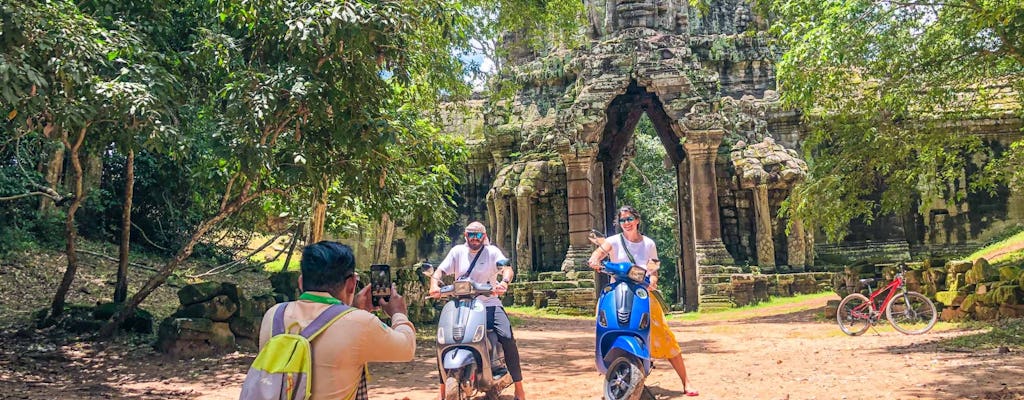 Templo de Angkor pela aventura de Vespa