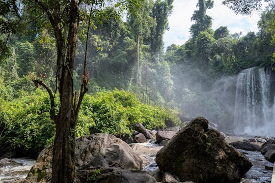 Ganztägige Tour zum Kulen Mountain Waterfall und Beng Mealea von Siem Reap
