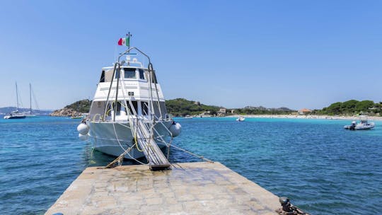 Minicruzeiro La Maddalena saindo de Santa Teresa di Gallura