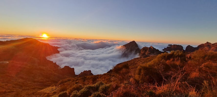 Passeio ao pôr do sol no Pico do Arieiro com comidas e bebidas do Funchal