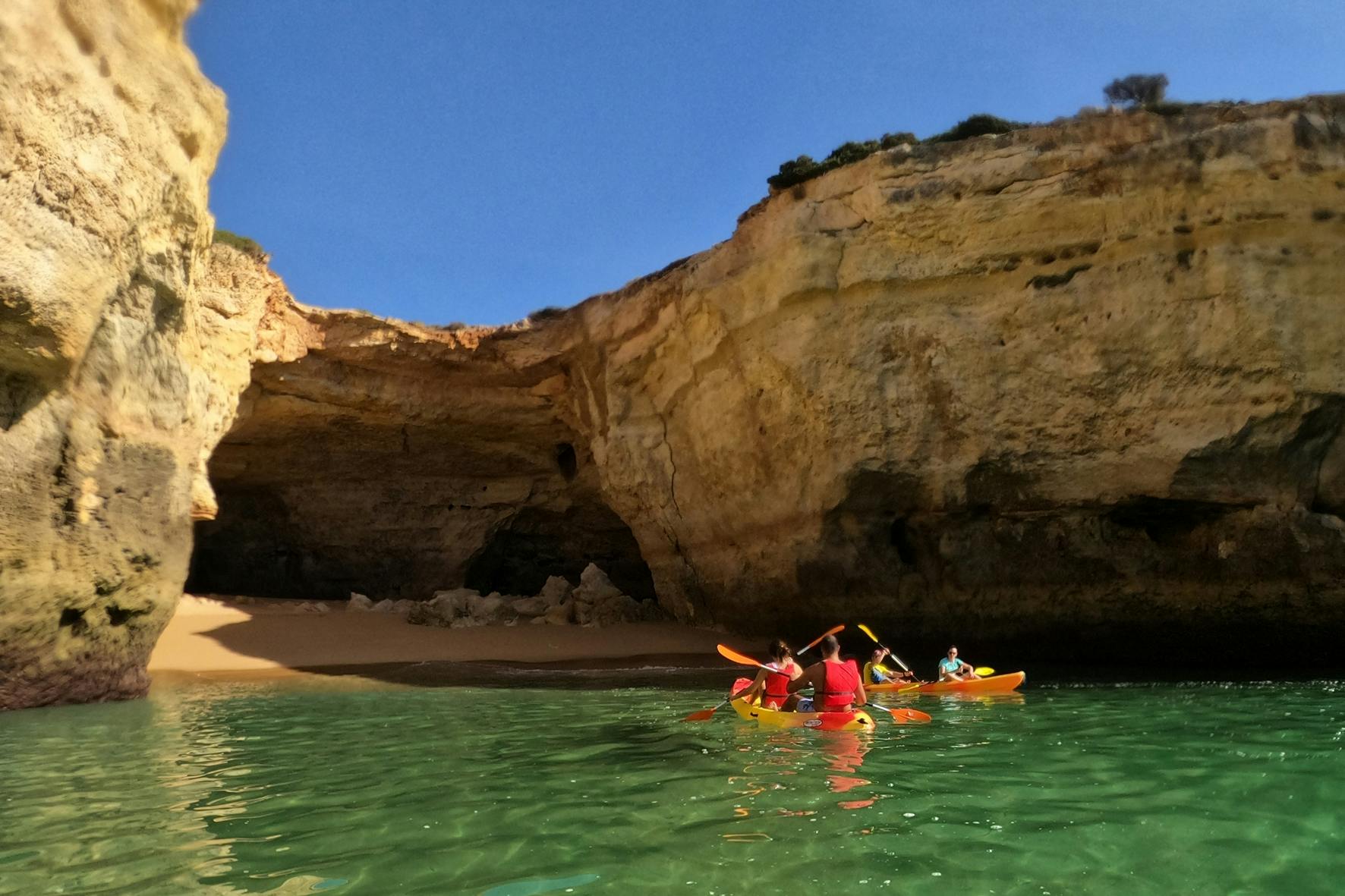 Excursion en kayak aux grottes de Benagil depuis Portimão