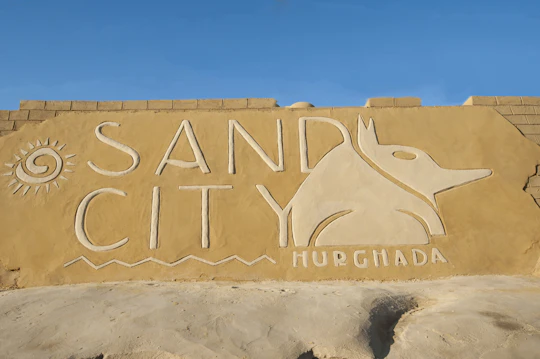 Hurghada Sand City and old town tour with dinner at New Marina